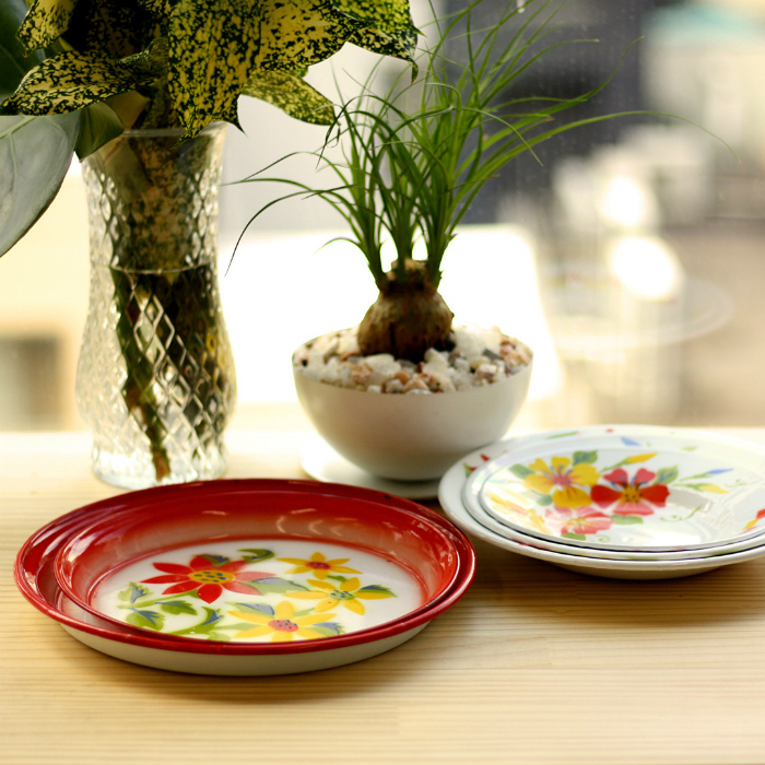 【琺瑯ホーロー】タイ製ホーロー平皿　レトロ花柄　赤（C/25cm）RABBIT BRAND