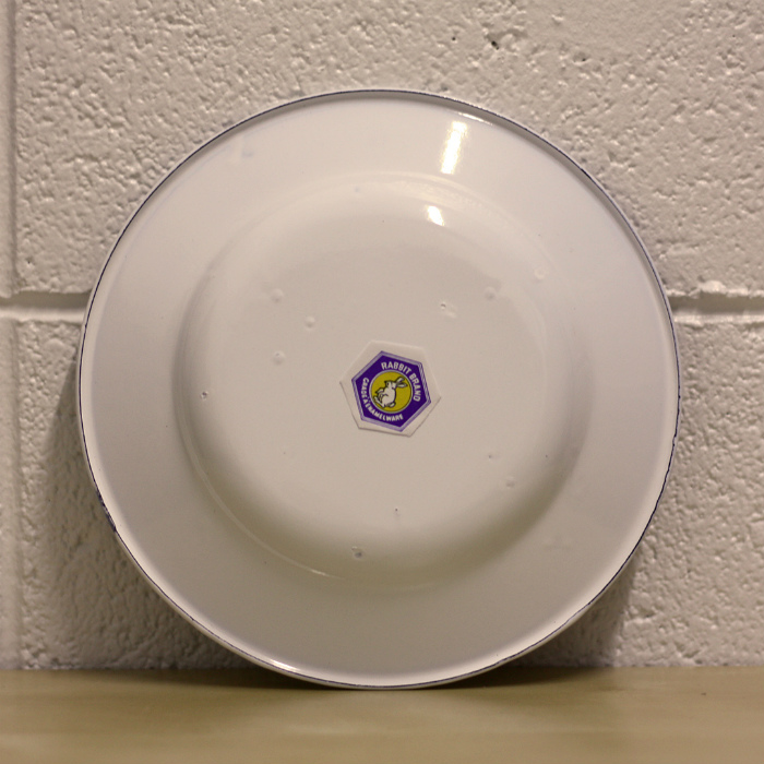 【琺瑯ホーロー】タイ製ホーロー皿 レトロ花柄 白(B/18cm)RABBIT BRAND