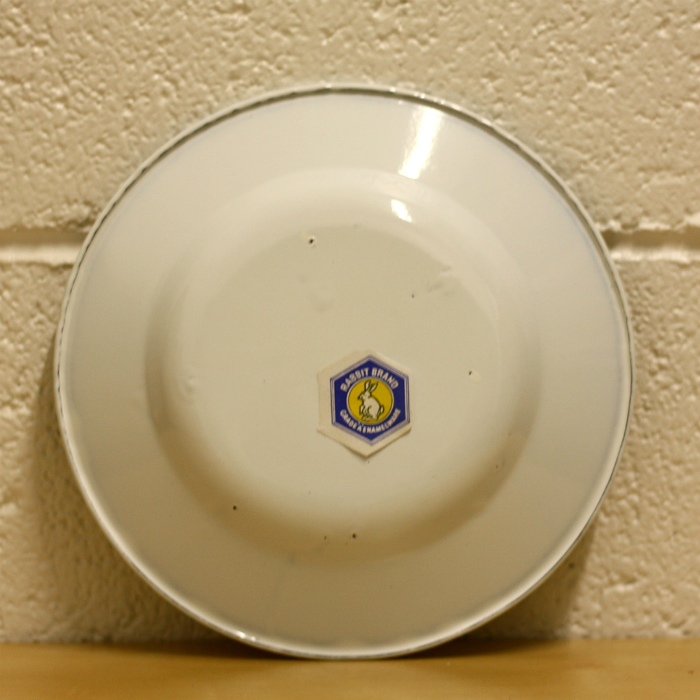 【琺瑯ホーロー】タイ製ホーロー皿 レトロ花柄 白(B/20cm)RABBIT BRAND