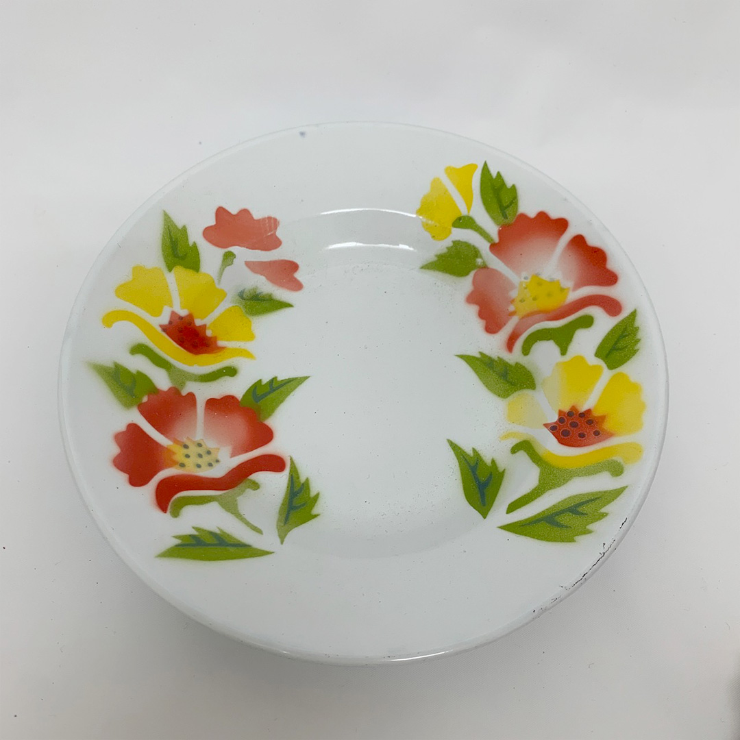 【琺瑯ホーロー】タイ製ホーロー皿 レトロ花柄 白（B/20cm）RABBIT BRAND