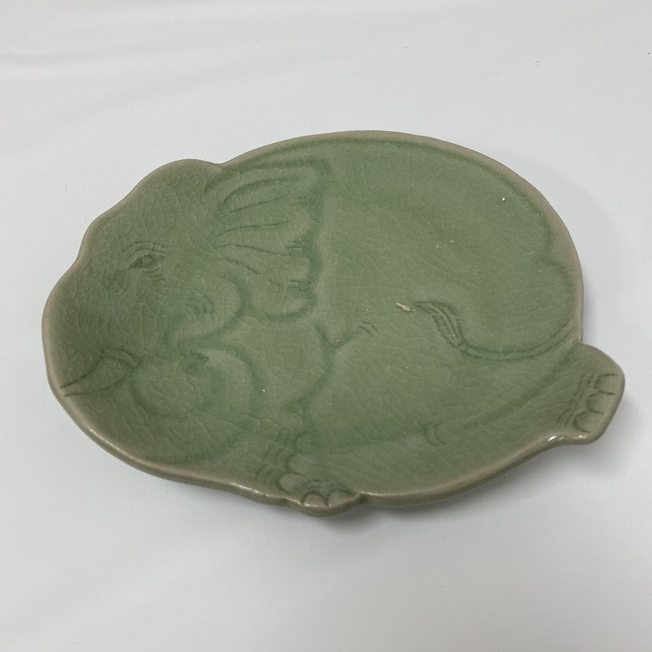 【セラドン焼き】ゾウの皿（14.5×16cm）