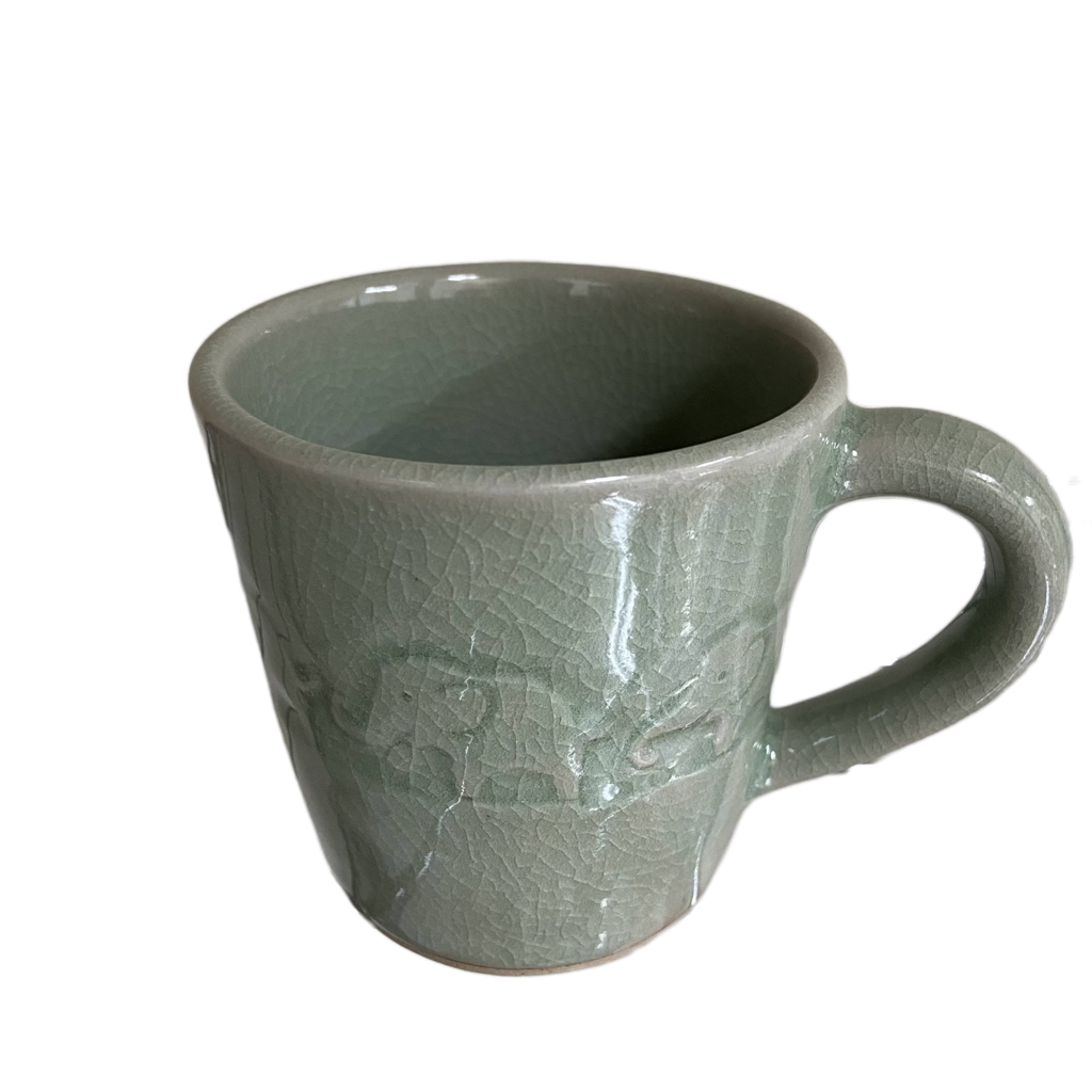 【セラドン焼き】ゾウモチーフのマグカップ