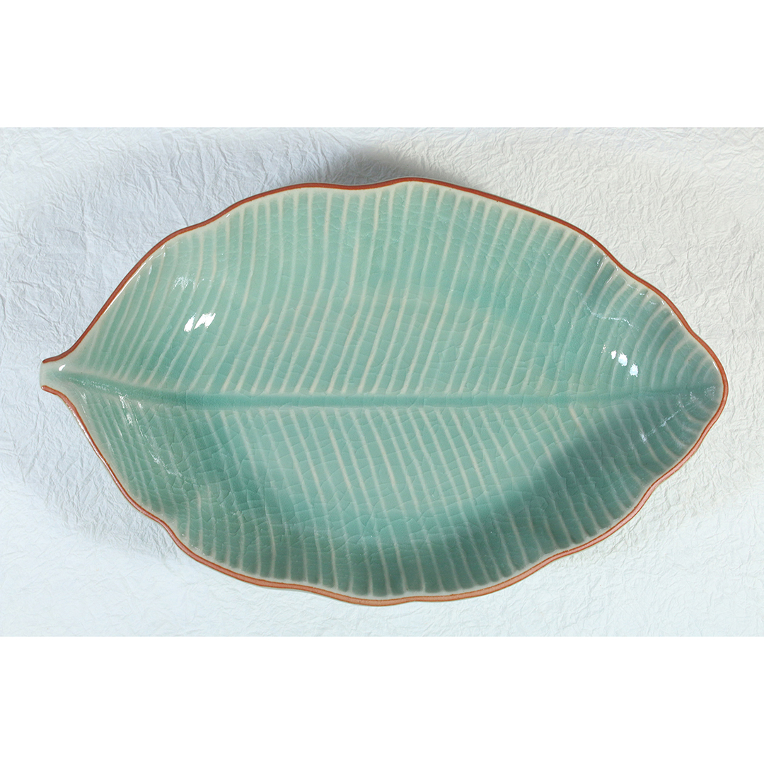 セラドン焼き】バナナリーフのカレー皿（全長29.5cm） / アジアン雑貨 