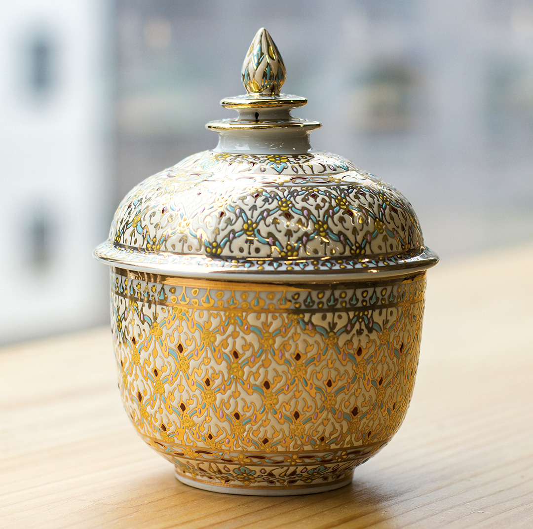 壺(高さ15cm×直径10.5cm)