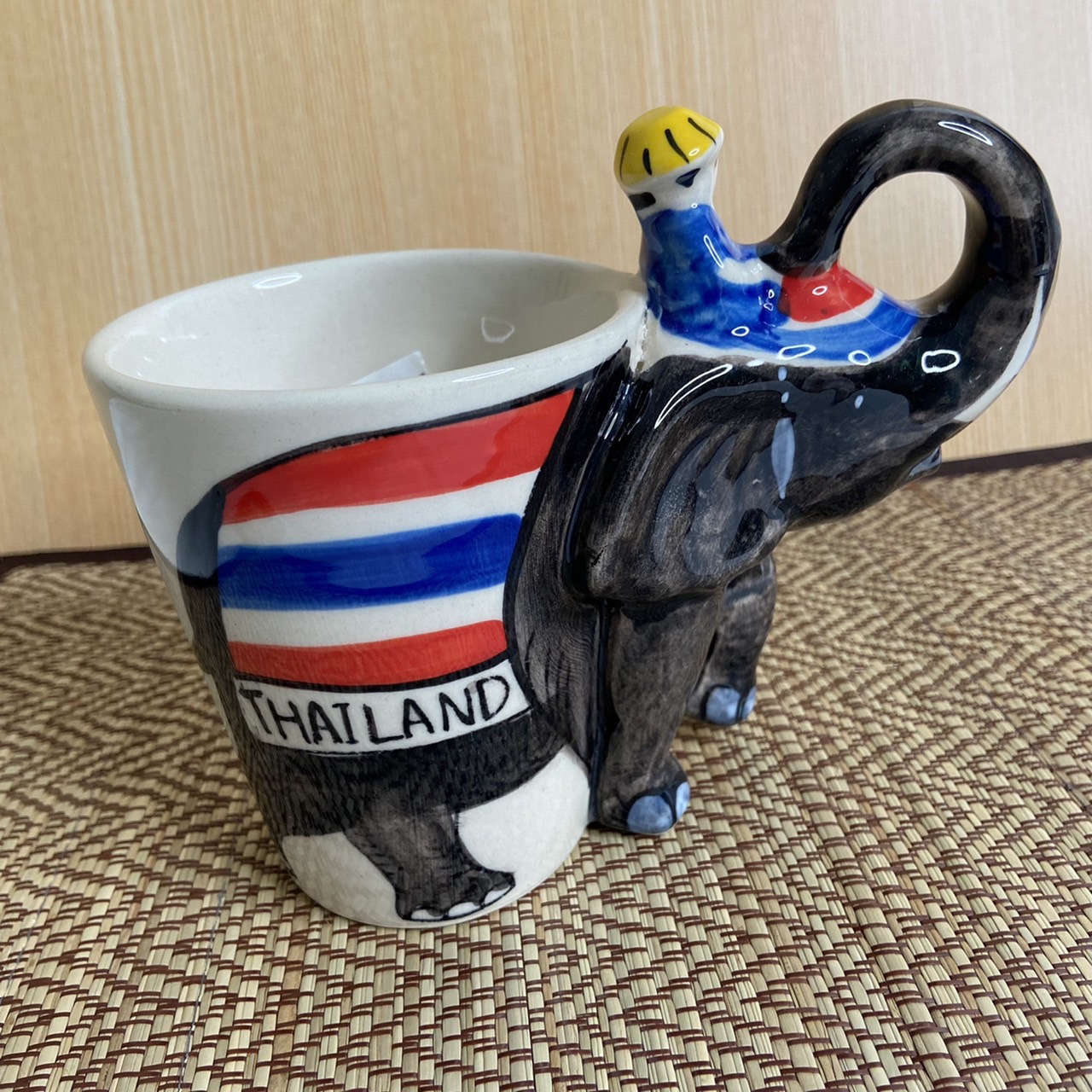 ゾウのマグカップ(国旗入) B