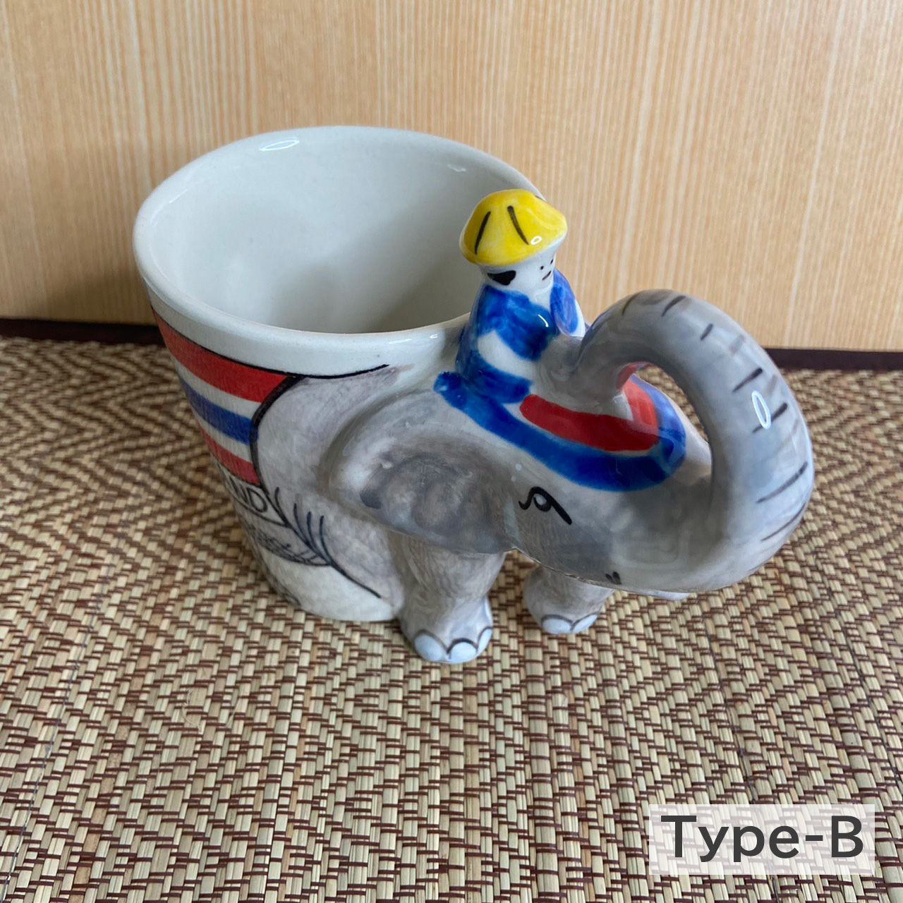 ゾウのマグカップ(国旗入) B